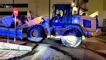 A început anul în forţă. A furat un excavator şi a distrus 69 de Mercedes-uri. Paguba este de cinci milioane de euro