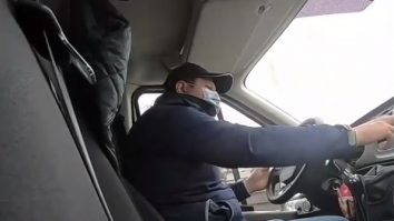 Angajații Fan Courier, în rând pentru vaccinare: „Îmi doresc să călătoresc împreună cu familia”