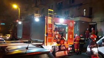 VIDEO. Incendiu puternic într-un bloc din Baia Mare: o femeie murit, iar 50 de persoane au fost evacuate