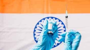 Țara în care a început cea mai mare campanie de vaccinare anti-COVID din lume. Oamenii sunt vaccinați cu AstraZeneca și Covaxin