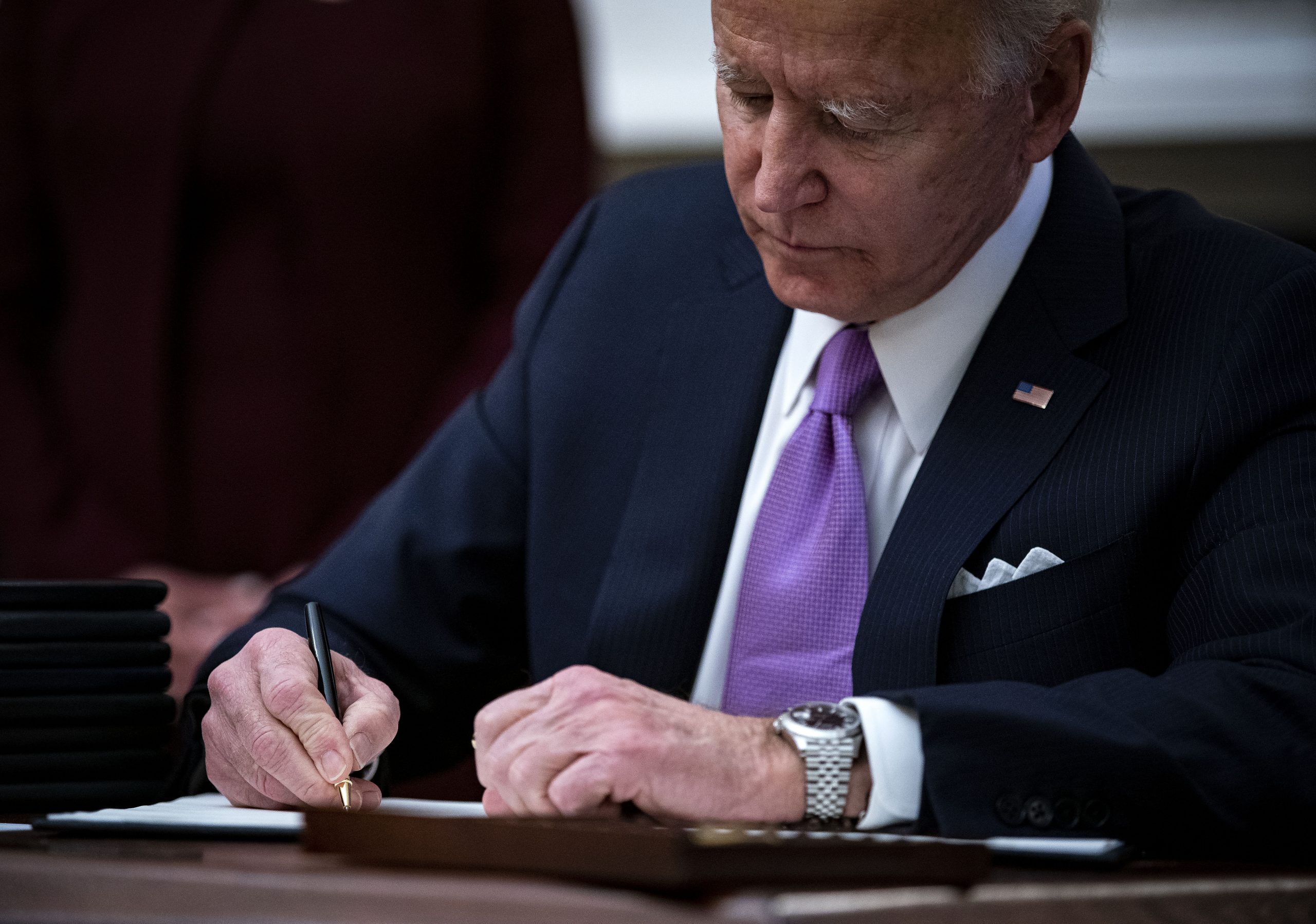 Biden a semnat 10 ordine executive ca parte a planului „de război” împotriva Covid. Ce prevăd noile măsuri adoptate