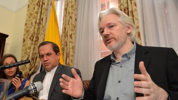 Un tribunal britanic a decis că Julian Assange poate face apel la decizia de extrădare a SUA