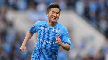 Kazuyoshi Miura, cel mai bătrân fotbalist din lume, a semnat pentru încă un sezon cu FC Yokohama