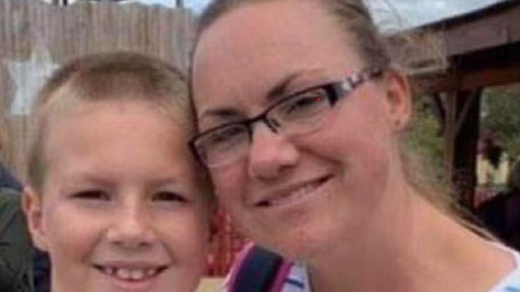 Simptom extrem de ciudat provocat de Covid-19: Un băiat, „incapabil să meargă corect” timp de mai multe săptămâni