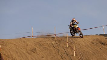 Raliul de la Dakar începe mâine. România este reprezentată de Mani Gyenes, cel care a devenit o legendă a competiției