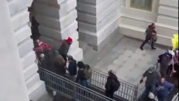 Momentul „T zero”, când suporterii lui Trump au spart blocada poliției