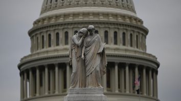 Monumentul-Păcii-Capitol