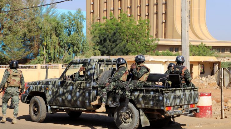 Cel puțin 100 de persoane ucise în atacuri în Niger. Vinovați ar fi jihadiștii