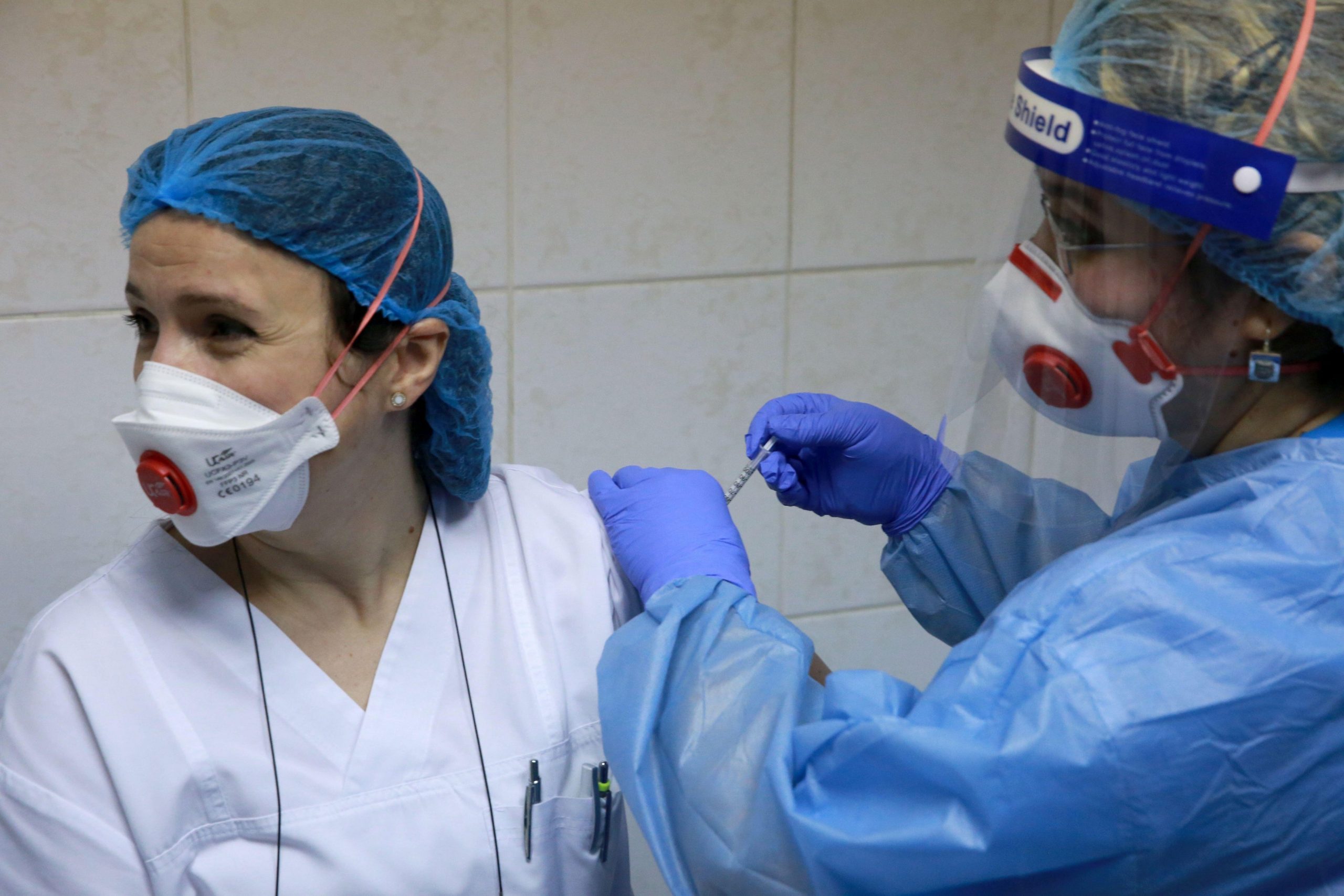 Din 15 martie, devin disponibile listele de aşteptare pentru programarea la vaccinare. Cum vă înscrieţi pentru imunizare