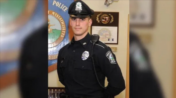 Chemat să aresteze două femei prinse la furat, un polițist le-a plătit cumpărăturile. Ce l-a sensibilizat