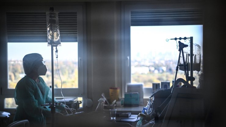 Pacient-cu-Covid-la-terapie-intensivă