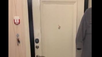 Casa și birourile lui Navalnîi, percheziţionate de polițiști: „Mi-au spart ușa”