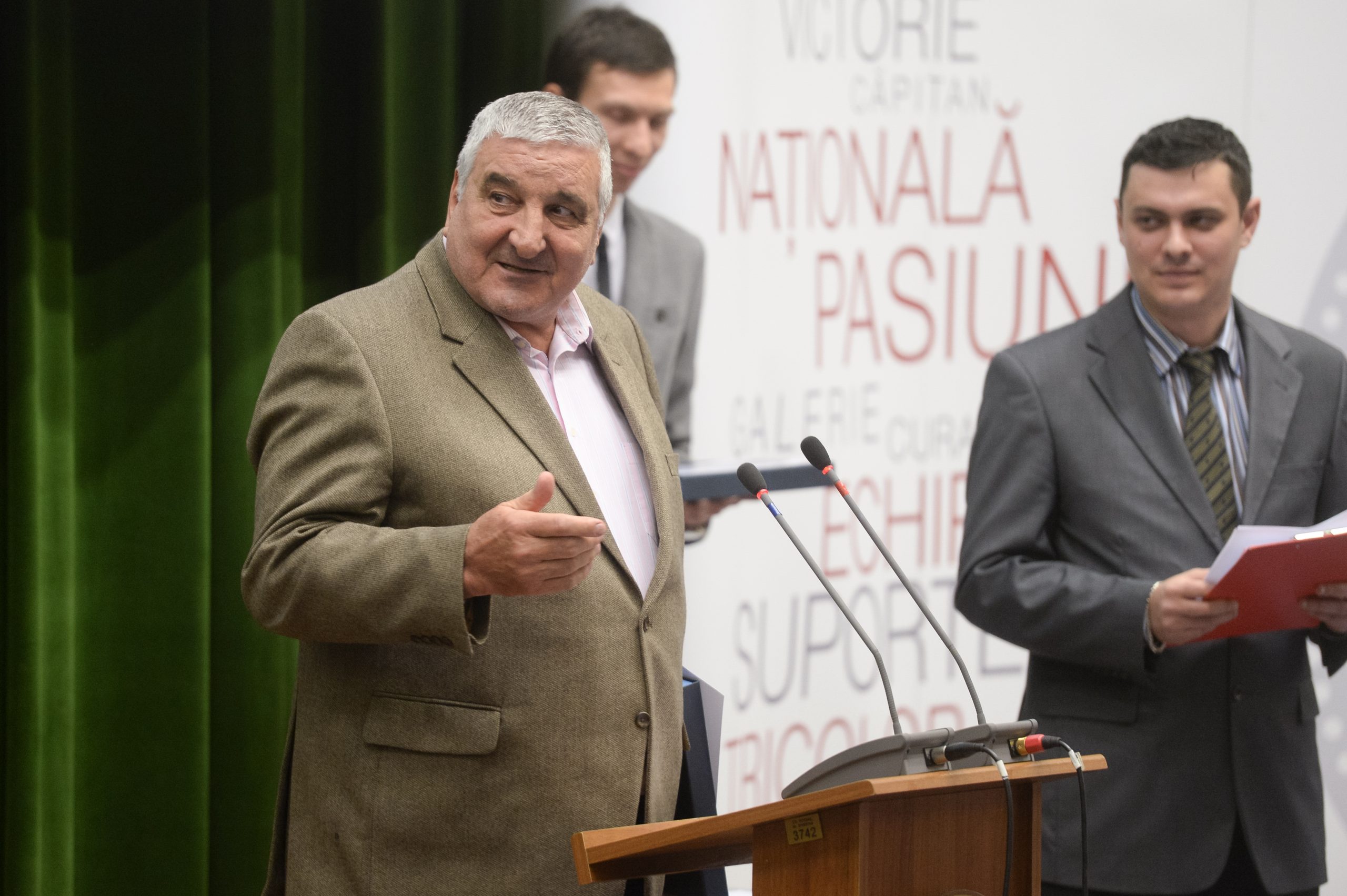 Rică Răducanu a fost internat în spital, diagnosticat cu Covid. Care este starea fostului mare fotbalist