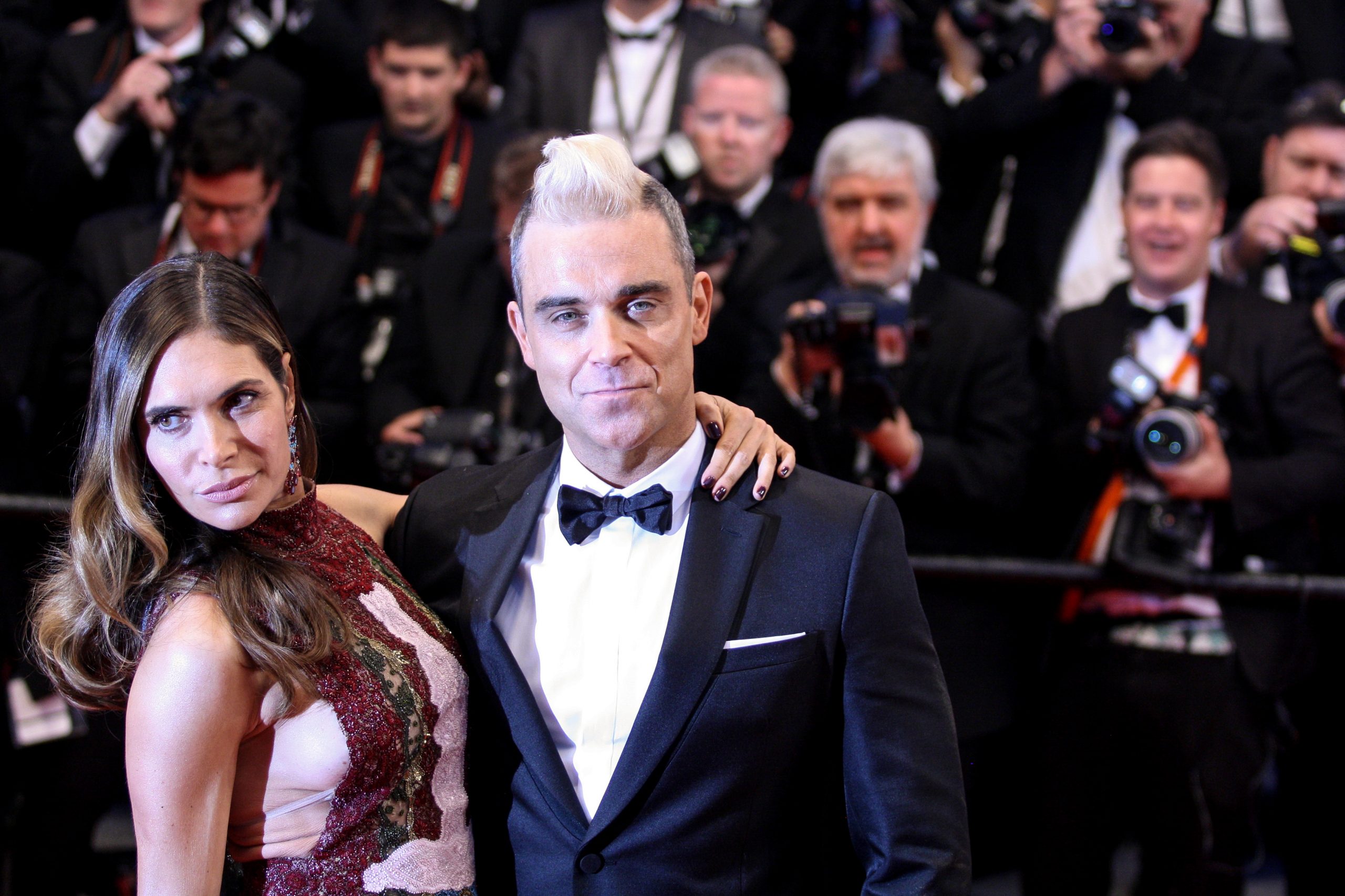 Robbie Williams s-a mutat în casă nouă. Cât a costat conacul său din Geneva