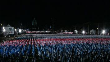 Ceremonia de învestire a lui Joe Biden. National Mall, parcul din fața Capitoliului, a fost umplut cu 200.000 de steaguri