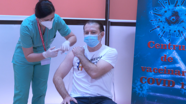 Premierul Florin Cîțu s-a vaccinat anti-COVID, în direct, la Spitalul Universitar de Urgență Militar Central ”Dr. Carol Davila”