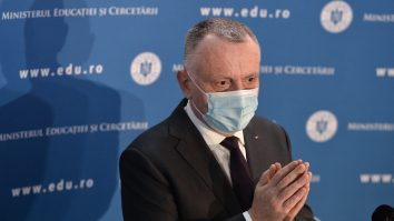 Deciziile finale luate de Ministerul Educaţiei: Vacanţă de o lună pentru toţi elevii cu excepţia celor din anii terminali