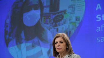 Stella Kyriakides, mesaj pentru AstraZeneca: „Uniunea Europeană refuză tehnica primul venit, primul servit. Funcționează doar la măcelăriile de cartier, nu și în contracte”