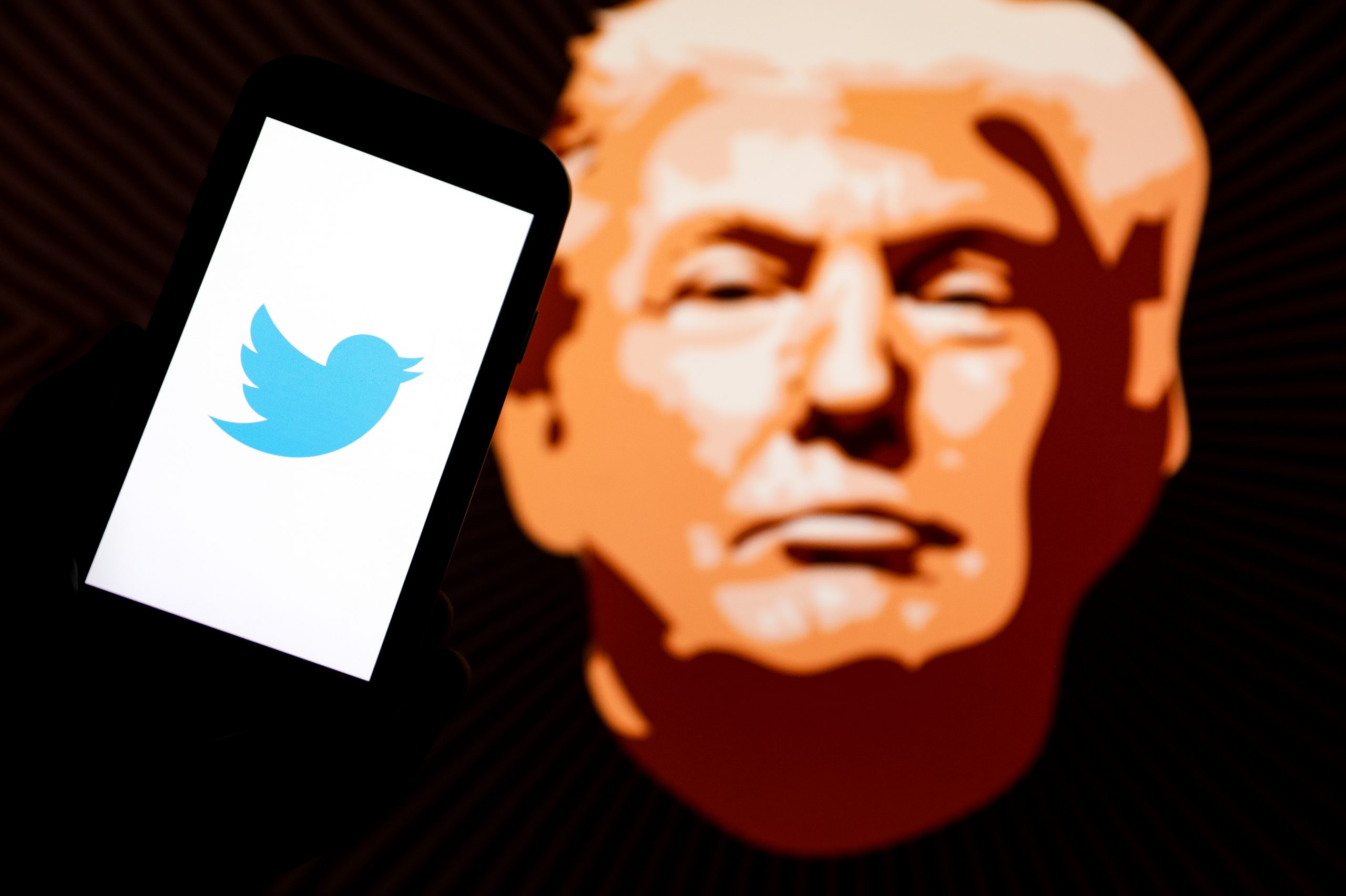 Interzicerea postărilor lui Trump pe rețelele de socializare a venit prea târziu, spun experții