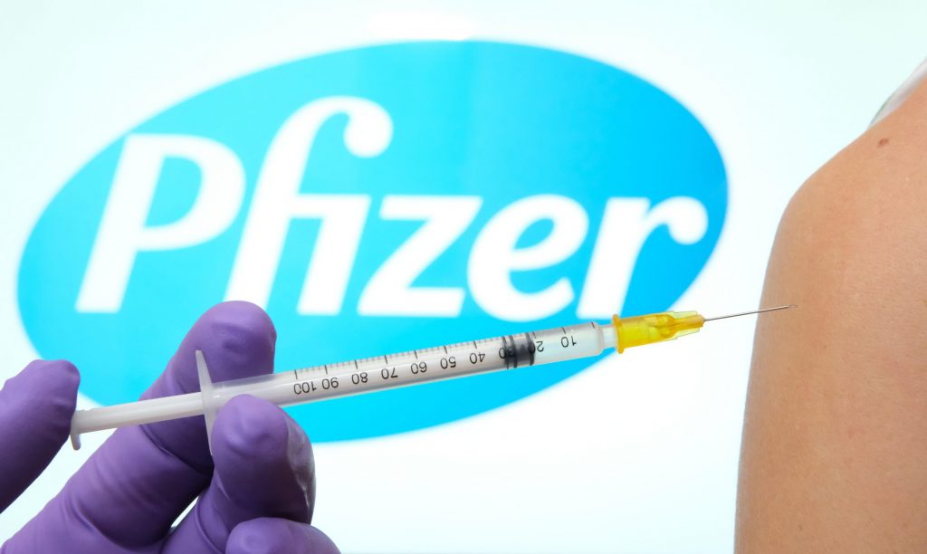 Alte aproape 96.000 de doze de vaccin de la Pfizer/BioNTech au ajuns azi în România