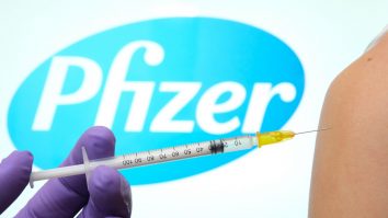 Alte aproape 96.000 de doze de vaccin de la Pfizer/BioNTech au ajuns azi în România