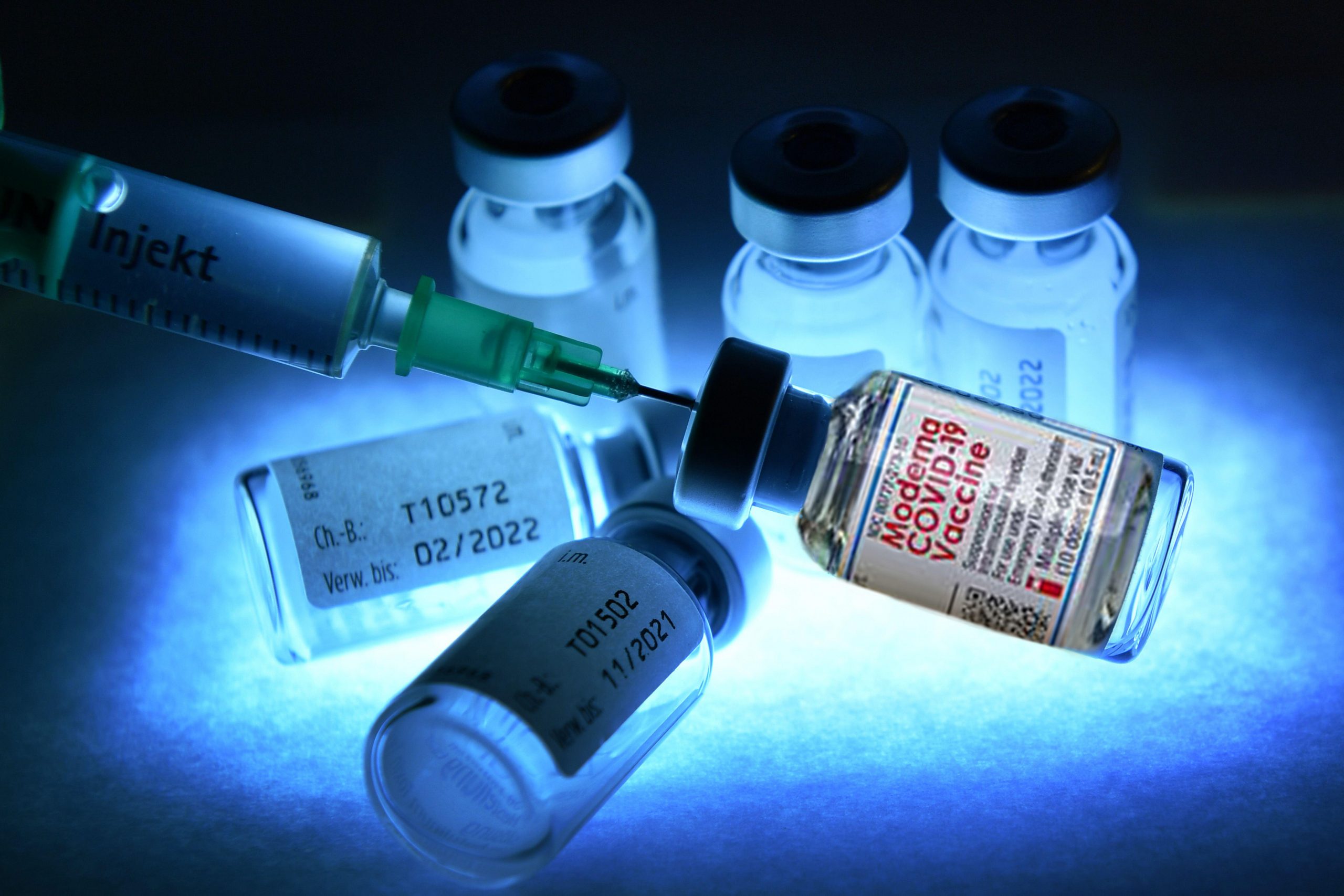 Producția dozelor de vaccin de tip ARNm necesare vaccinării întregii planete ar costa mai puțin decât investește SUA zilnic în combaterea pandemiei