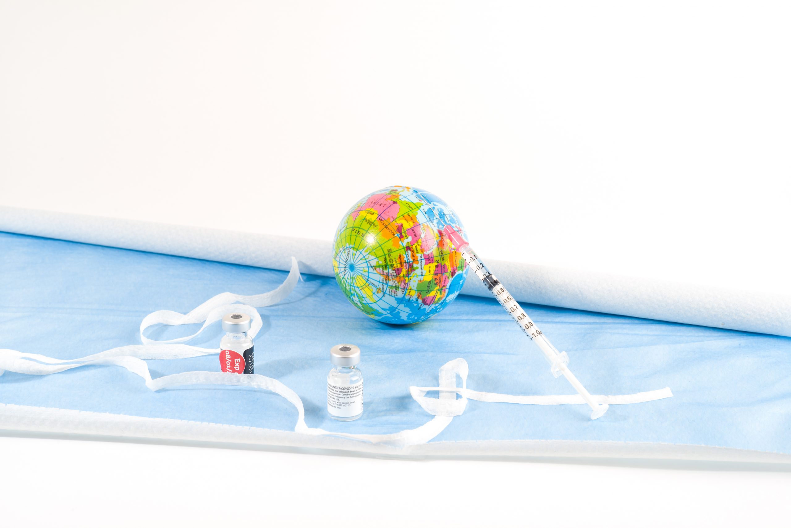 Peste 14 milioane de persoane s-au vaccinat anti Covid în lume. Pe ce loc se află România în UE