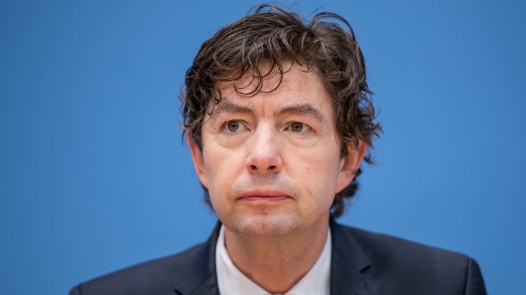 Virologul Christian Drosten, despre greșelile făcute în gestionarea pandemiei și despre pericolele viitoare: „Această mutație este cu până la 35% mai contagioasă”