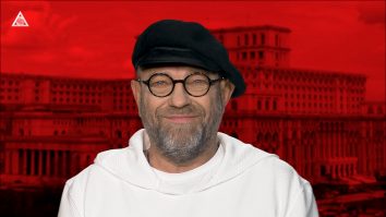 Fight News. Decorație