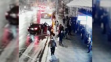 VIDEO. Răpire în centrul Clujului. O adolescentă de 15 ani a fost băgată cu forța într-o mașină, iar martorii nu au reacționat