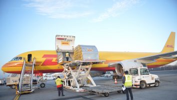 A treia tranșă de vaccinuri anti-COVID a sosit în România: 150.000 de doze au intrat în țară