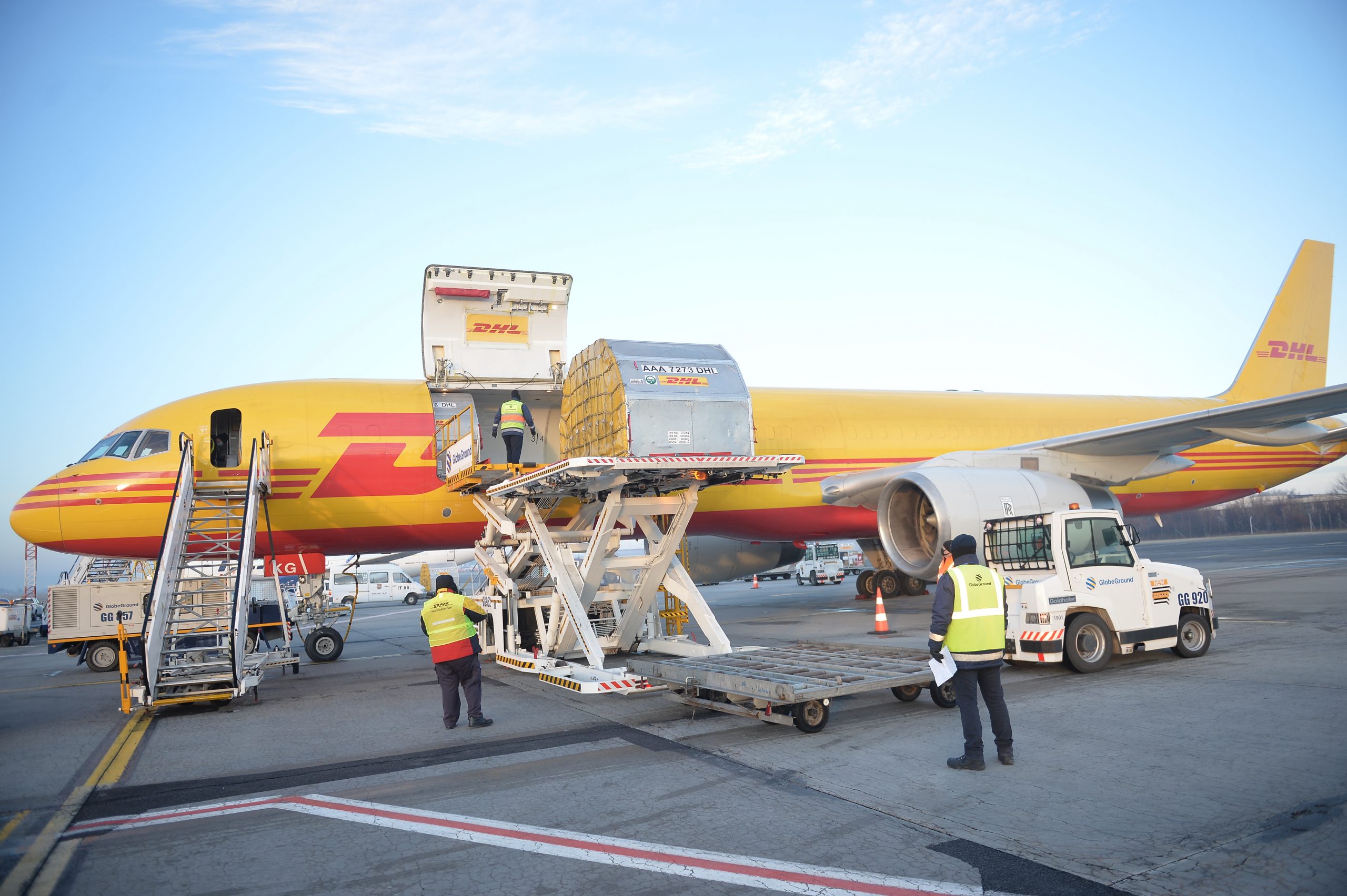 A treia tranșă de vaccinuri anti-COVID a sosit în România: 150.000 de doze au intrat în țară