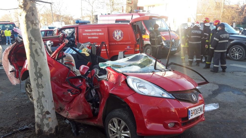 FOTO. Cinci persoane au fost rănite în urma unui accident care a avut loc în București. Între victime sunt și doi copii