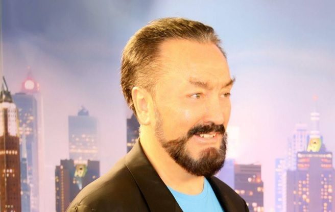 Un televanghelist islamic din Turcia, condamnat la peste 1.000 de ani de închisoare: era înconjurat de femei pe care le numea “pisicuțe”