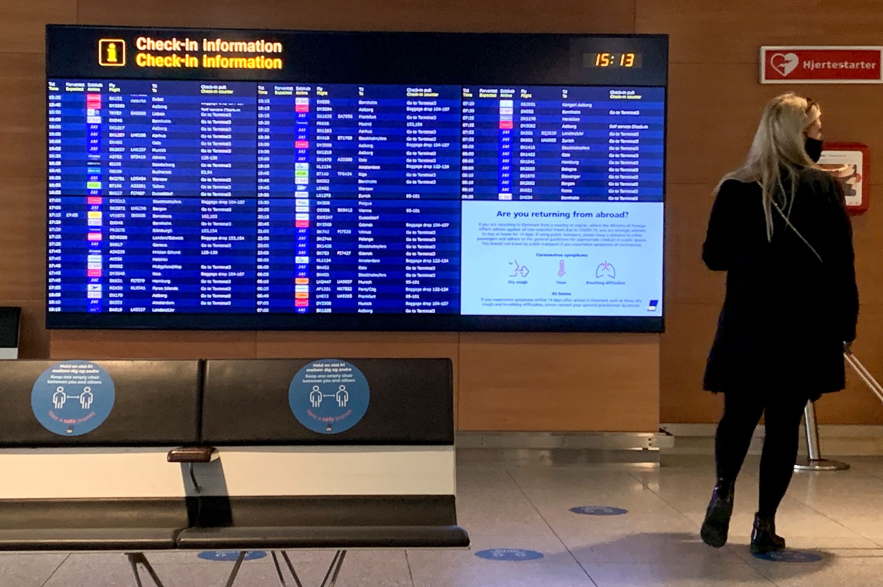 Mai mulţi români, refuzaţi pe aeroport. Nu au fost lăsaţi să plece în Italia, deşi erau vaccinaţi cu ambele doze