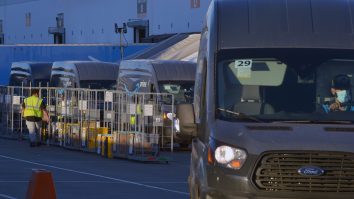 Angajați distribuție