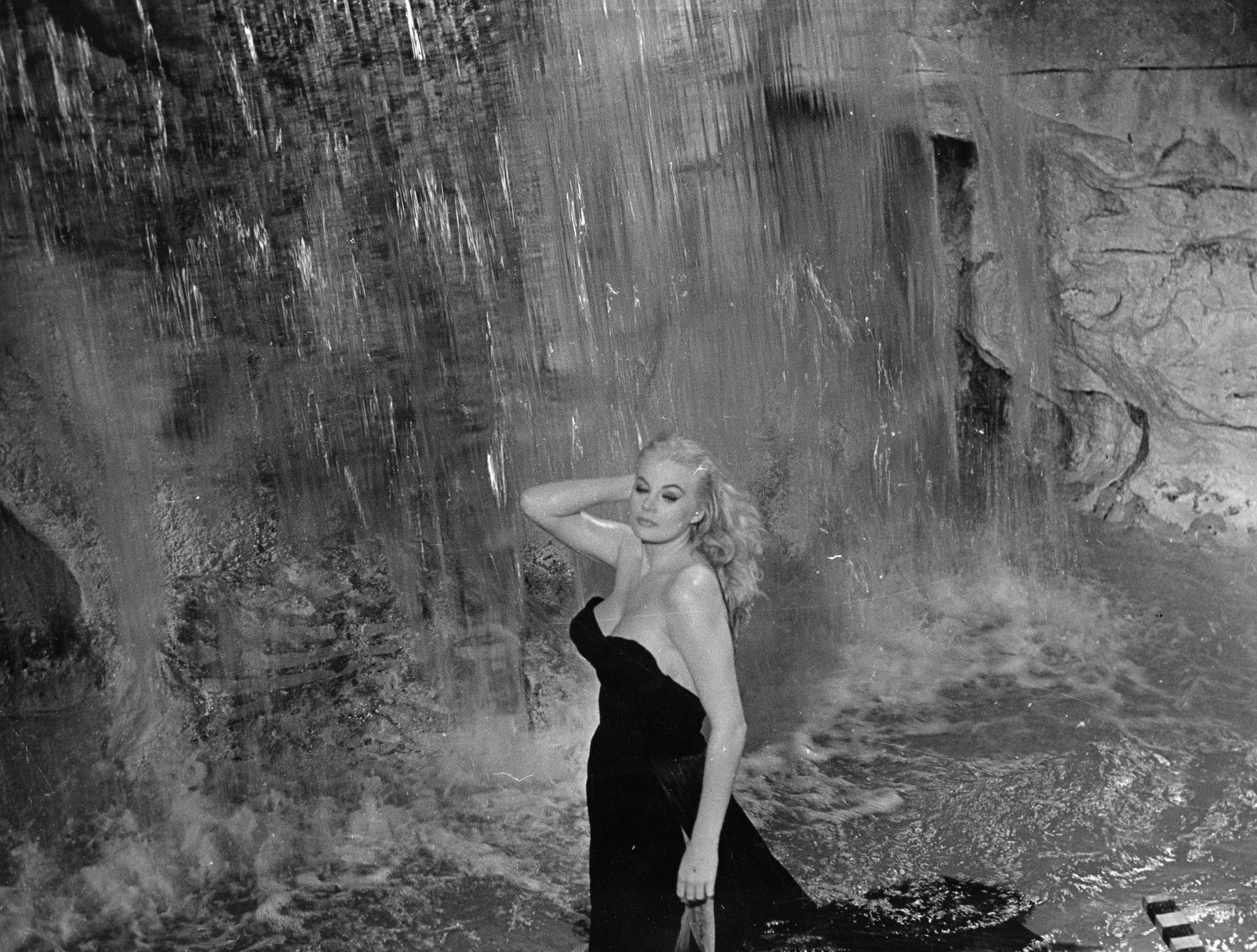 6 ani de la moartea actriței Anita Ekberg. Ea rămâne cunoscută pentru rolul din „La Dolce Vita” și pentru frumusețea ei