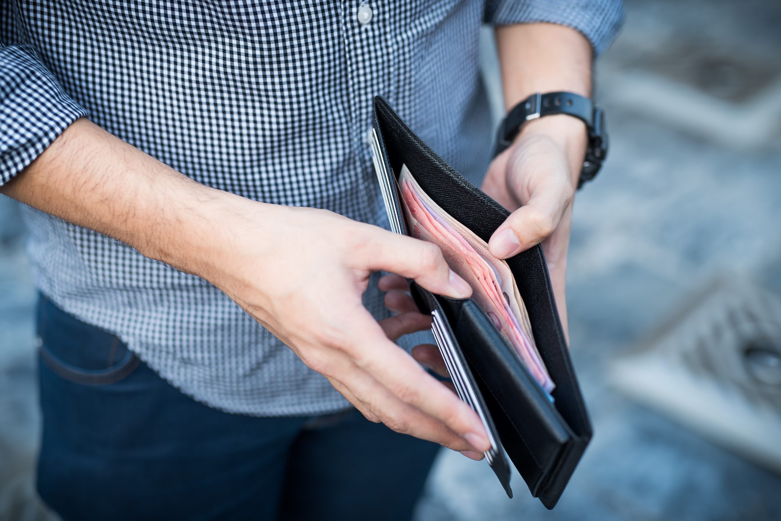 Studiu: Averea medie a unui român este de 5.200 de dolari. Cum a fost calculată suma