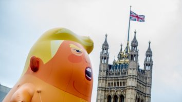 Balonul uriaș cu chipul lui Trump, afișat la Museum of London, după ce a apărut la protestele din întreaga lume