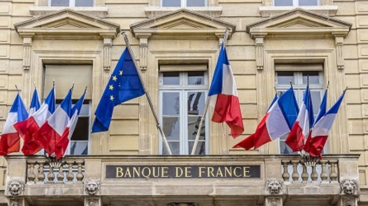 Banca centrală franceză va ieși din afacerile cu cărbune și va limita investițiile în petrol și gaze