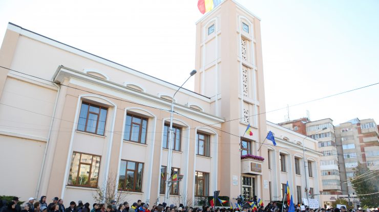 Un municipiu din România va avea propriul steag. Ce culori au ales locuitorii și cum arată