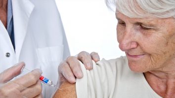 Vaccinul ajunge foarte greu la bătrânii de la sate. Ce le-a promis Valeriu Gheorghiță