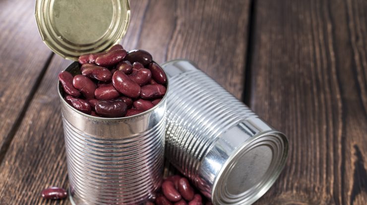 Un tată și-a lăsat fiica 6 ore să deschidă o conservă. Ce lecție a vrut să o învețe