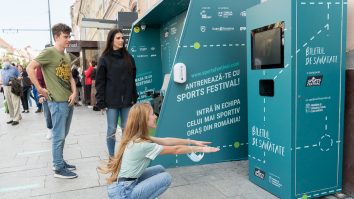 Genuflexiuni în schimbul biletelor pentru transportul în comun, idee de succes la Cluj. Au fost emise bilete în valoare de 28.000 de euro