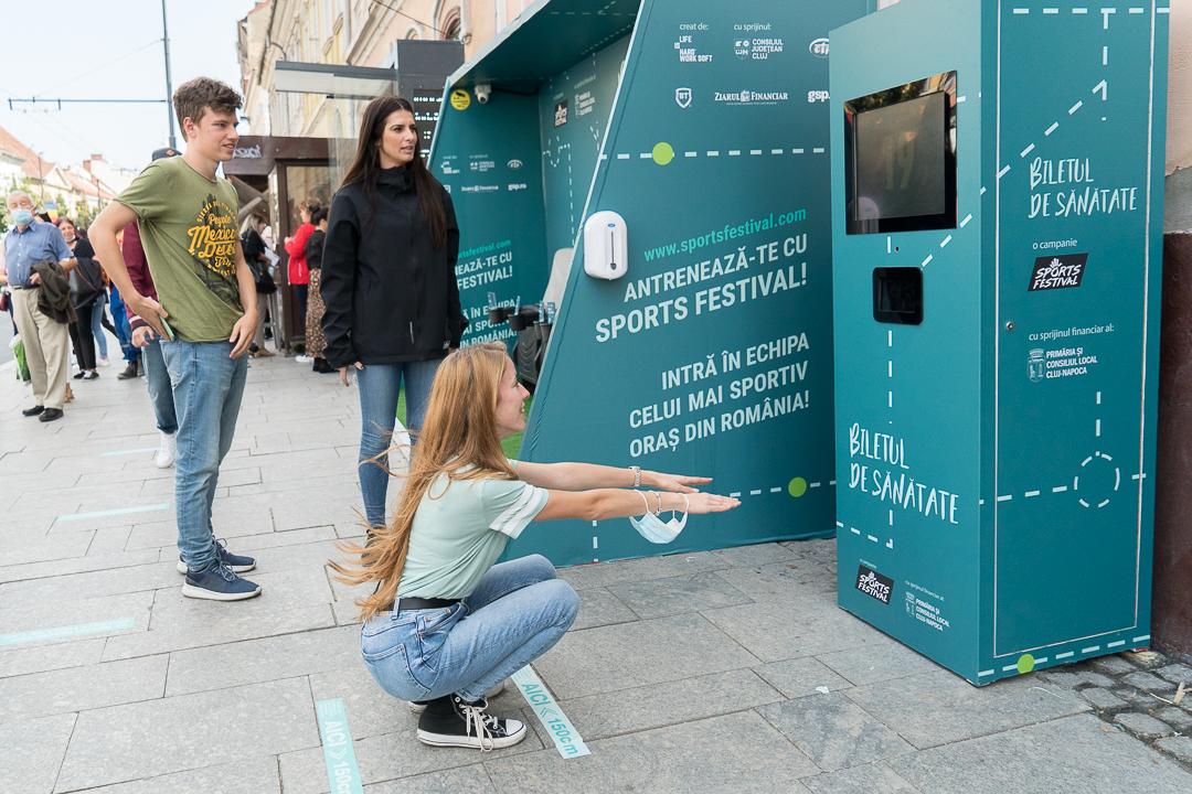 Genuflexiuni în schimbul biletelor pentru transportul în comun, idee de succes la Cluj. Au fost emise bilete în valoare de 28.000 de euro