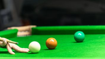 VIDEO A aruncat cu bani în Corona. Cele mai spectaculoase lovituri de biliard