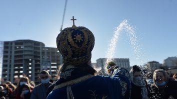 5.000 de credincioşi s-au adunat de Bobotează pe faleza din Portul Tomis