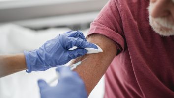 Seniorii din Cluj sunt primii la vaccinare. Prefectura a detașat două echipe mobile pentru azilele de bătrâni