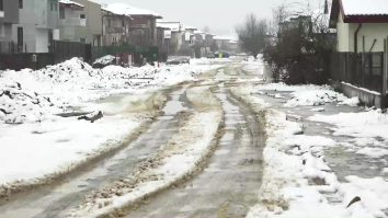 Cartierele de „lux”, scufundate în noroaie. Autoritățile locale: „Ne cerem scuze, dar încă e șantier”