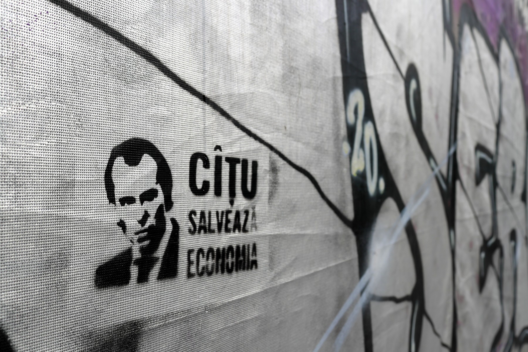 Statele europene cumpără acțiuni în domeniile de bază, iar România le vinde: „În timpul crizei nu se face așa ceva”